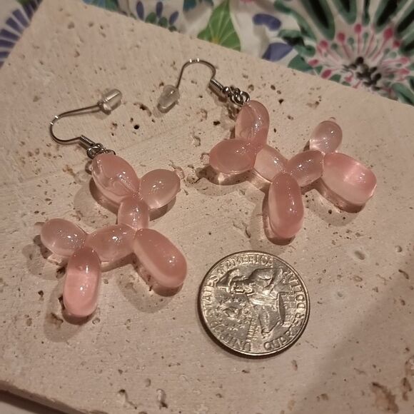 New DOLLS KILL Balloon Dog Acrylic Earrings - Picture 5 of 7